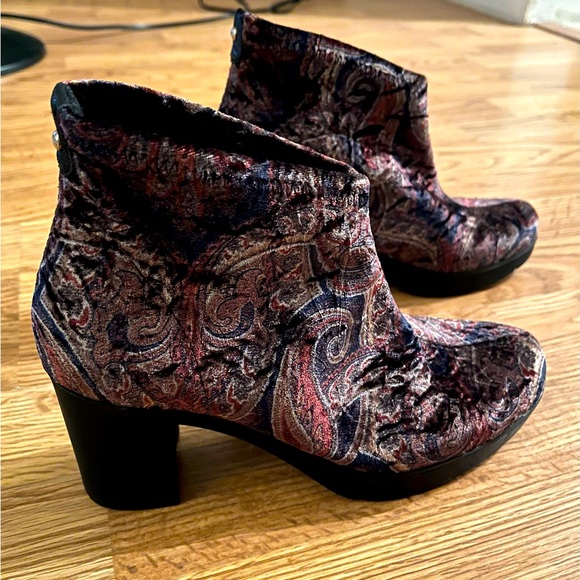 Suede boots - Picture 2 of 6